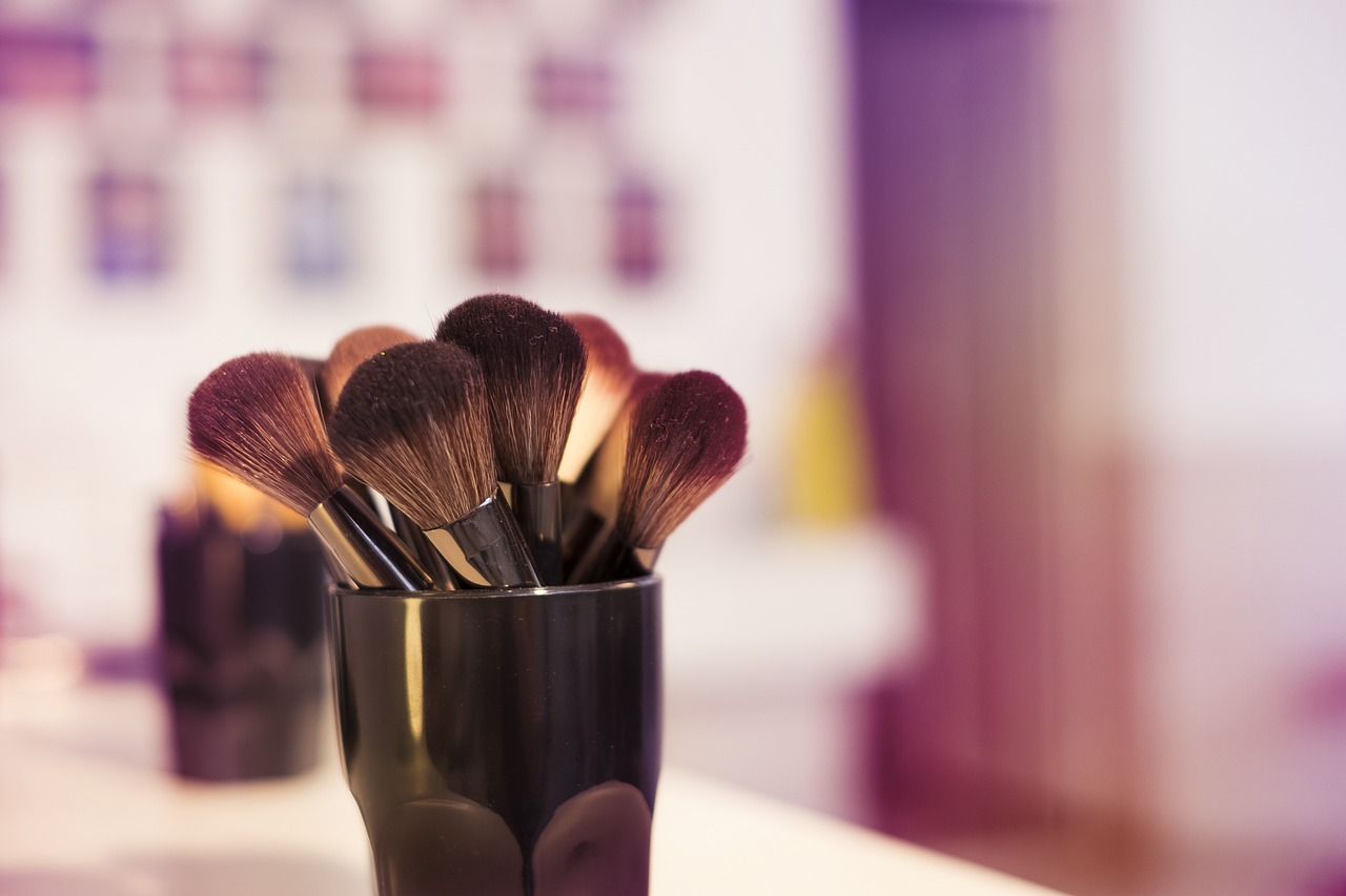 Enhance Your Natural Beauty with the Latest Makeup Trends